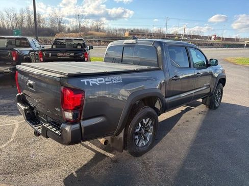 Used 2019 Toyota Tacoma TRD Off-Road w/ Technology Package AWD/4WD image 5