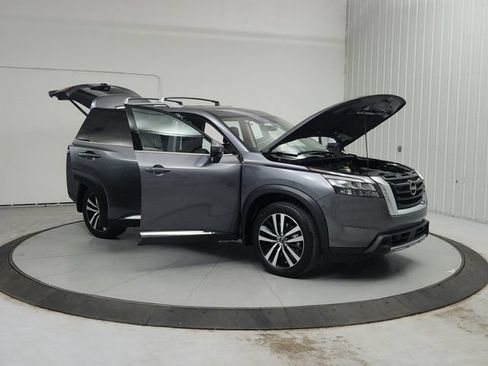 Used 2025 Nissan Pathfinder Platinum w/ Cargo Package FWD image 10