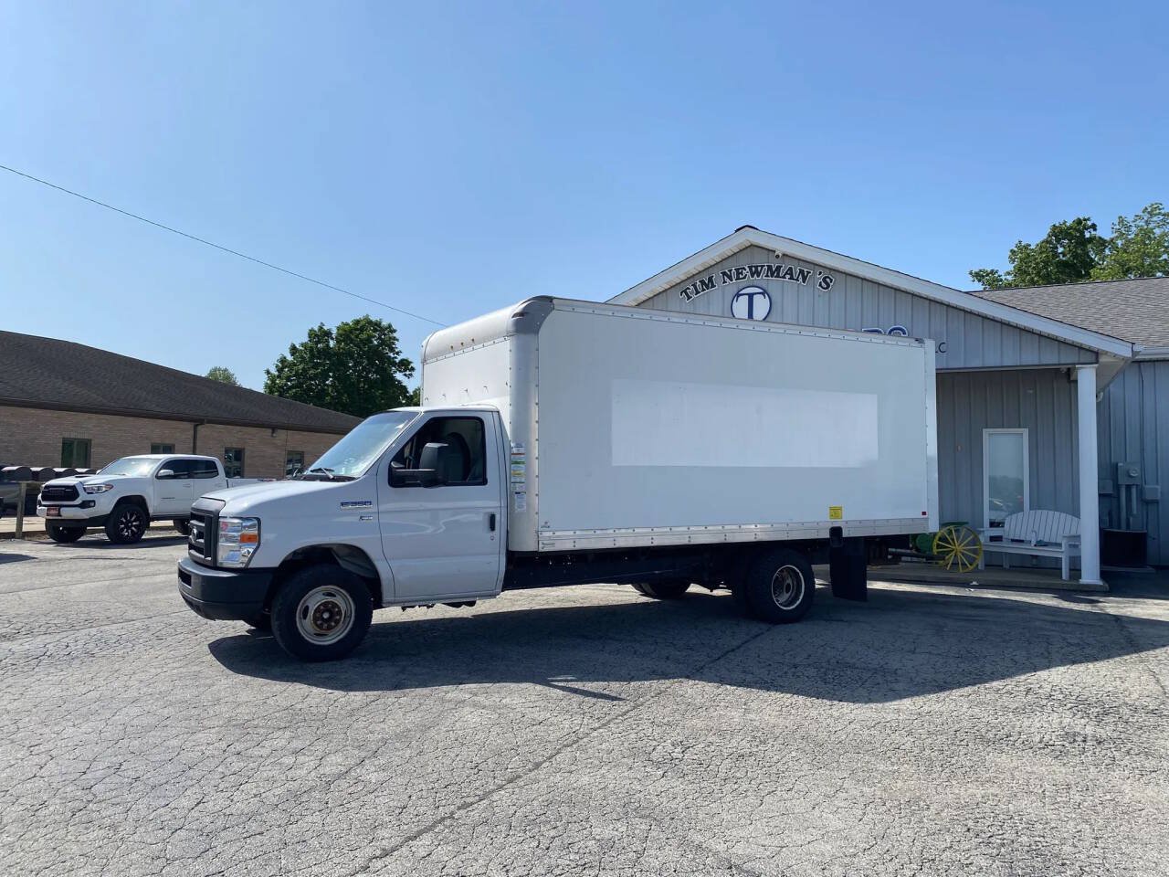 Used 2019 Ford E-350 and Econoline 350 Super Duty w/ Power Windows & Locks Group RWD image 1