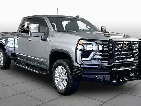 Used 2024 Chevrolet Silverado 2500 High Country w/ Technology Package AWD/4WD image 3