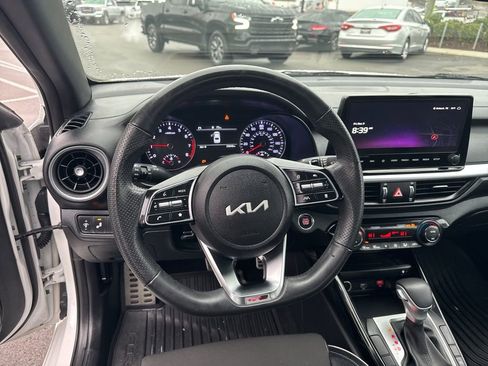 Used 2023 Kia Forte GT-Line w/ GT-Line Premium Package image 13