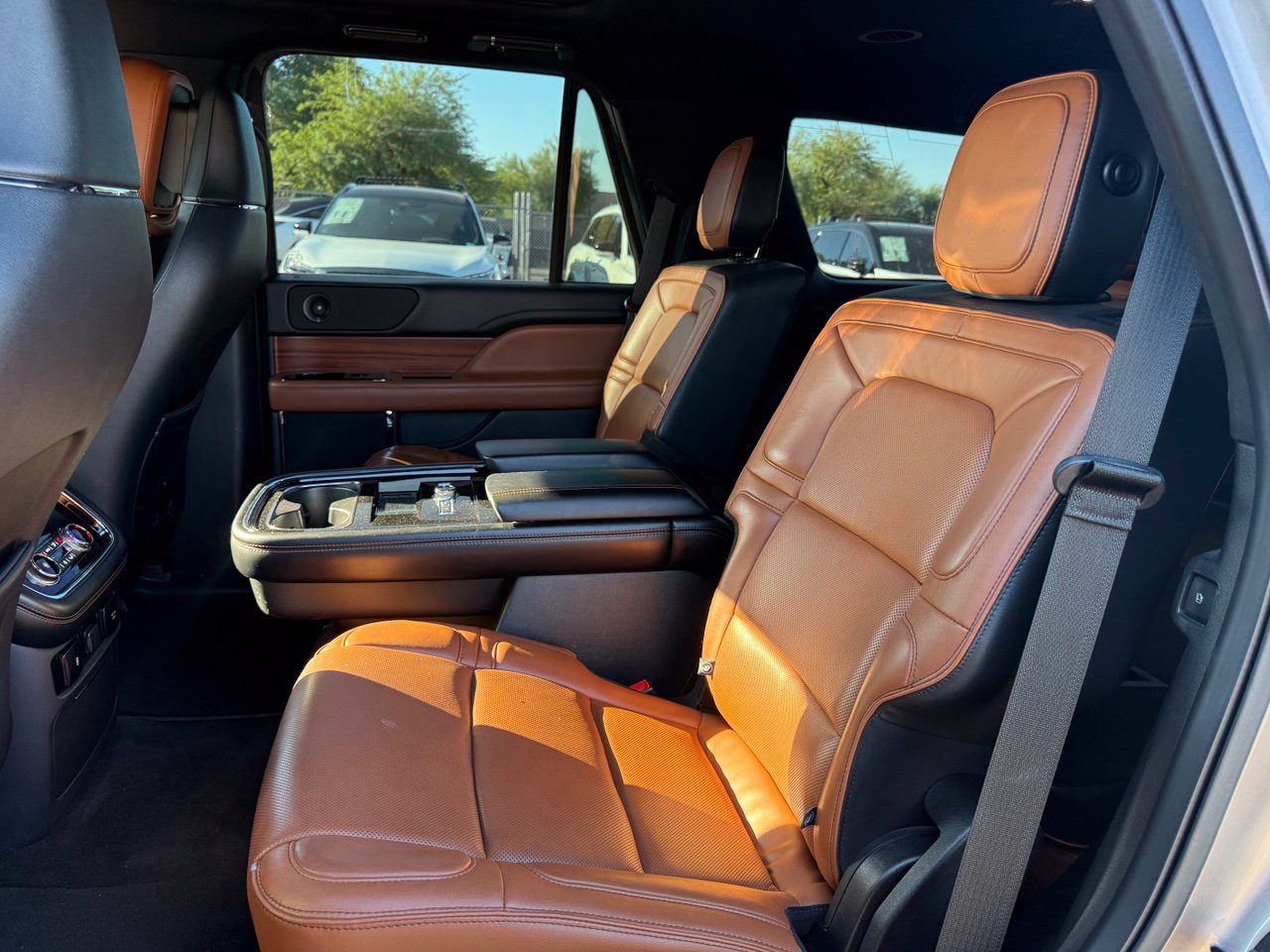 Used 2018 Lincoln Navigator Reserve w/ Technology Package AWD/4WD image 9