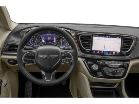 Used 2025 Chrysler Pacifica Limited FWD image 6