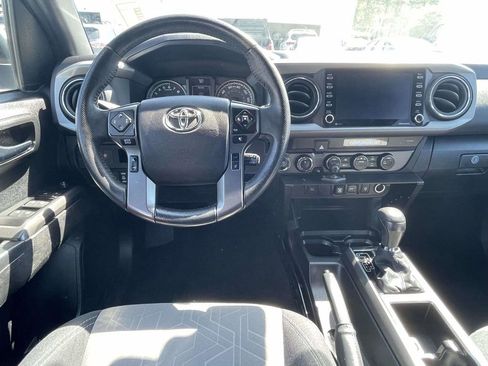 Used 2022 Toyota Tacoma TRD Off-Road AWD/4WD image 17