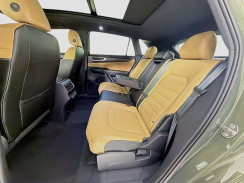 Used 2025 Volkswagen Atlas Cross Sport SEL R-Line image 26