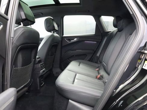 Used 2024 Audi Q4 e-tron Premium Plus w/ Premium Plus image 24