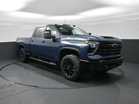 Used 2026 Chevrolet Silverado 2500 LT w/ Trail Boss Package image 2