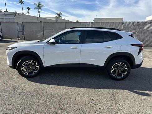 Used 2024 Chevrolet Trax LT w/ Driver Confidence Package image 7