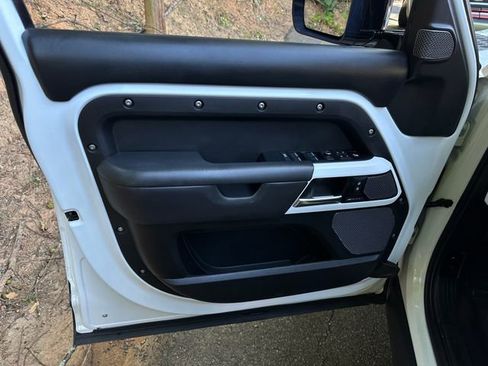 Used 2020 Land Rover Defender 110 SE image 13