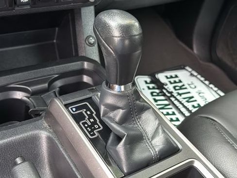Used 2022 Toyota Tacoma SR5 AWD/4WD image 17