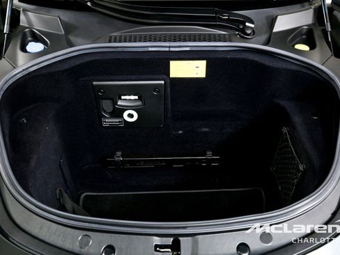 Used 2023 McLaren Artura image 17