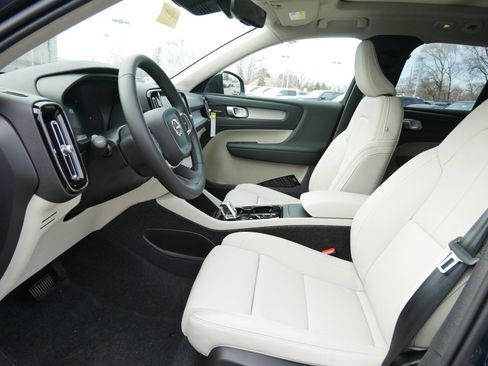 New 2026 Volvo XC40 B5 Plus w/ Climate Package image 5