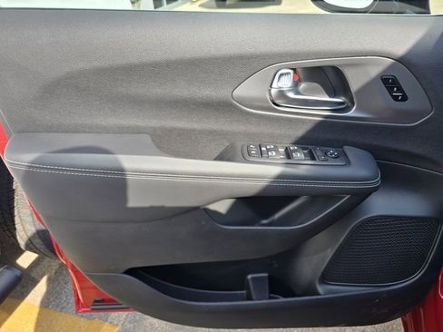 New 2026 Chrysler Pacifica Select image 17