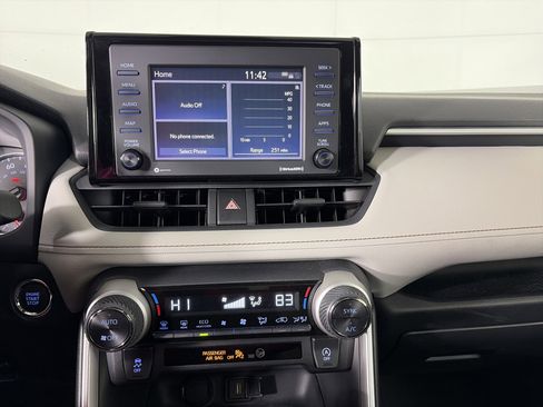 Used 2020 Toyota RAV4 XLE image 29