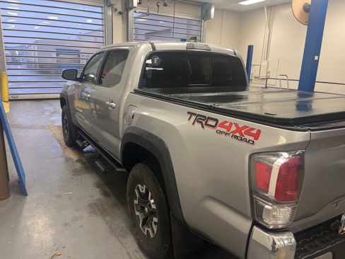 Used 2021 Toyota Tacoma TRD Off-Road image 3