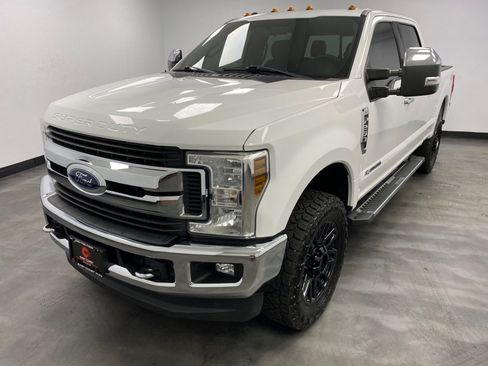 Used 2019 Ford F250 XLT w/ XLT Premium Package AWD/4WD image 2