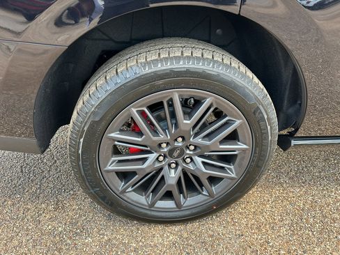 New 2025 Ford Expedition Platinum w/ Stealth Performance Package image 11