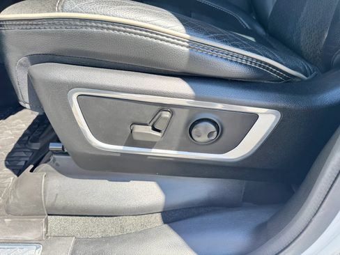 Used 2022 RAM 1500 Laramie AWD/4WD image 10