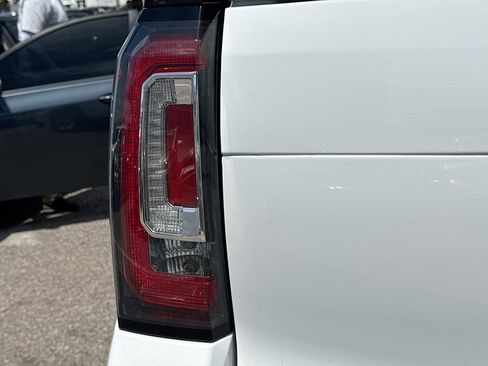 Used 2018 GMC Yukon SLT w/ Open Road Package RWD image 10