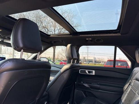 Used 2020 Ford Explorer XLT w/ Equipment Group 202A image 8