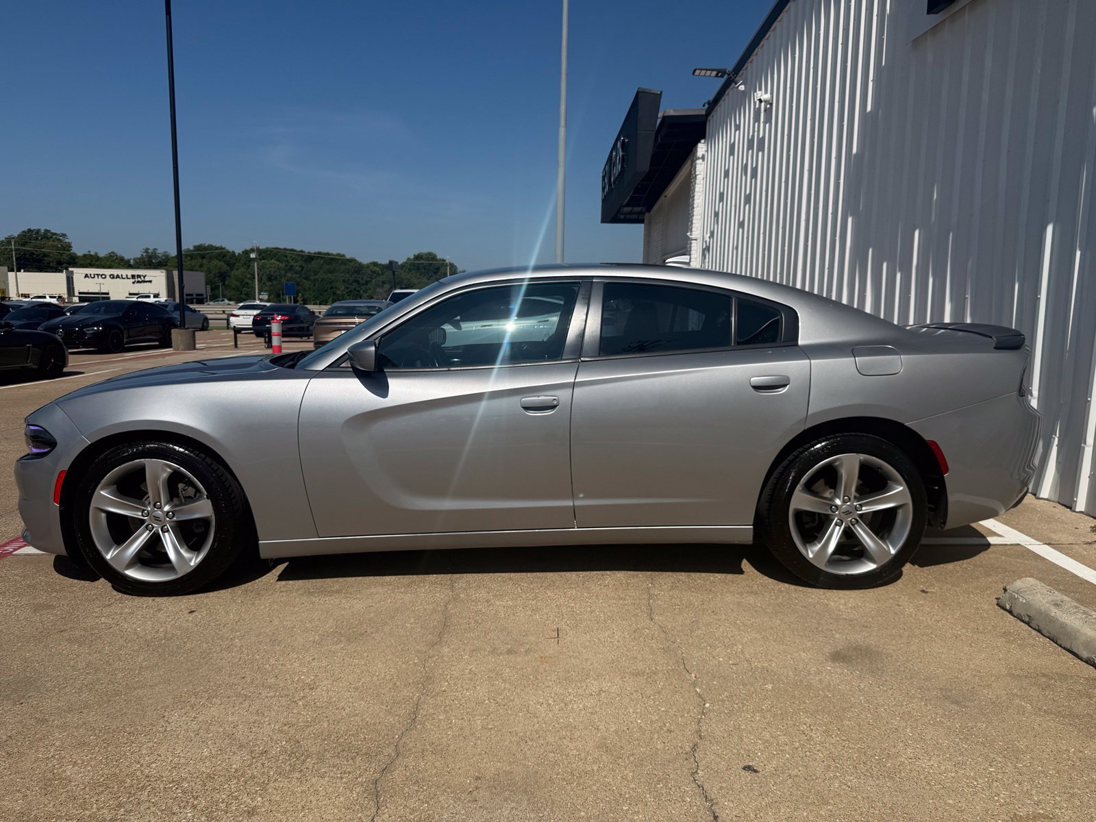 Used 2018 Dodge Charger R/T RWD image 3