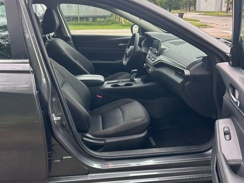 Used 2025 Nissan Altima 2.5 SV FWD image 11