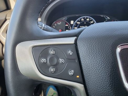 Used 2023 GMC Acadia Denali w/ Denali Technology Package image 13