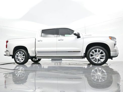 Used 2022 Chevrolet Silverado 1500 High Country w/ Technology Package image 46