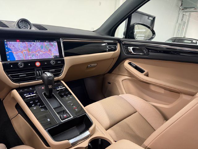 Certified 2026 Porsche Macan AWD/4WD image 16