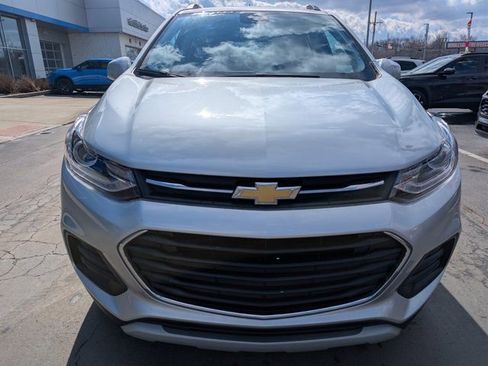 Used 2022 Chevrolet Trax LT w/ LT Convenience Package image 8