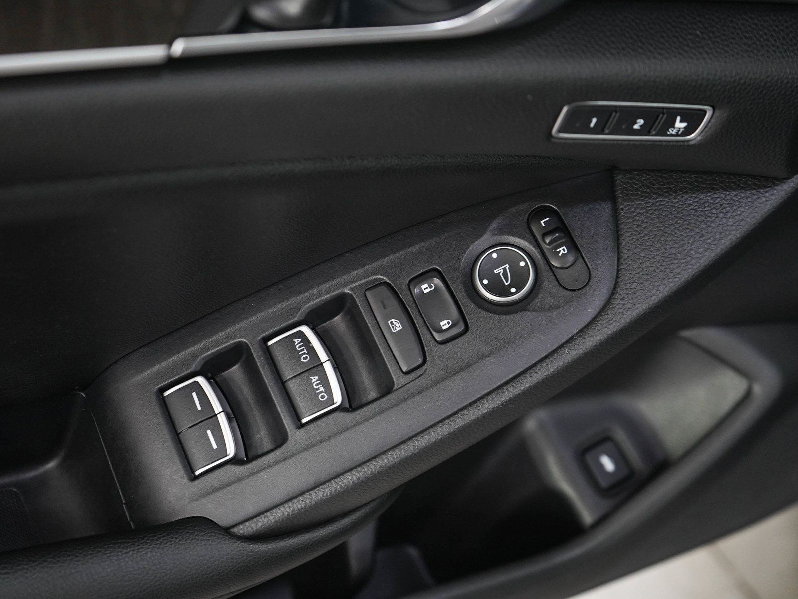 Used 2019 Honda Accord EX-L image 18