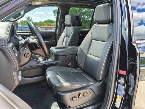 Used 2023 GMC Yukon SLT w/ SLT Luxury Package AWD/4WD image 2