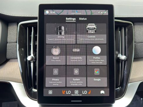 Used 2025 Volvo XC90 B5 Ultra w/ Protection Package Premier AWD/4WD image 30