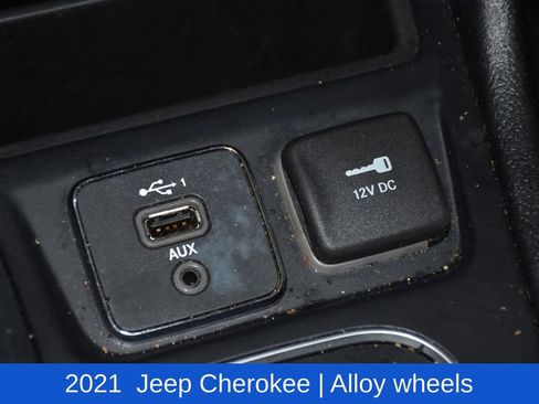 Used 2021 Jeep Cherokee Latitude Plus image 21