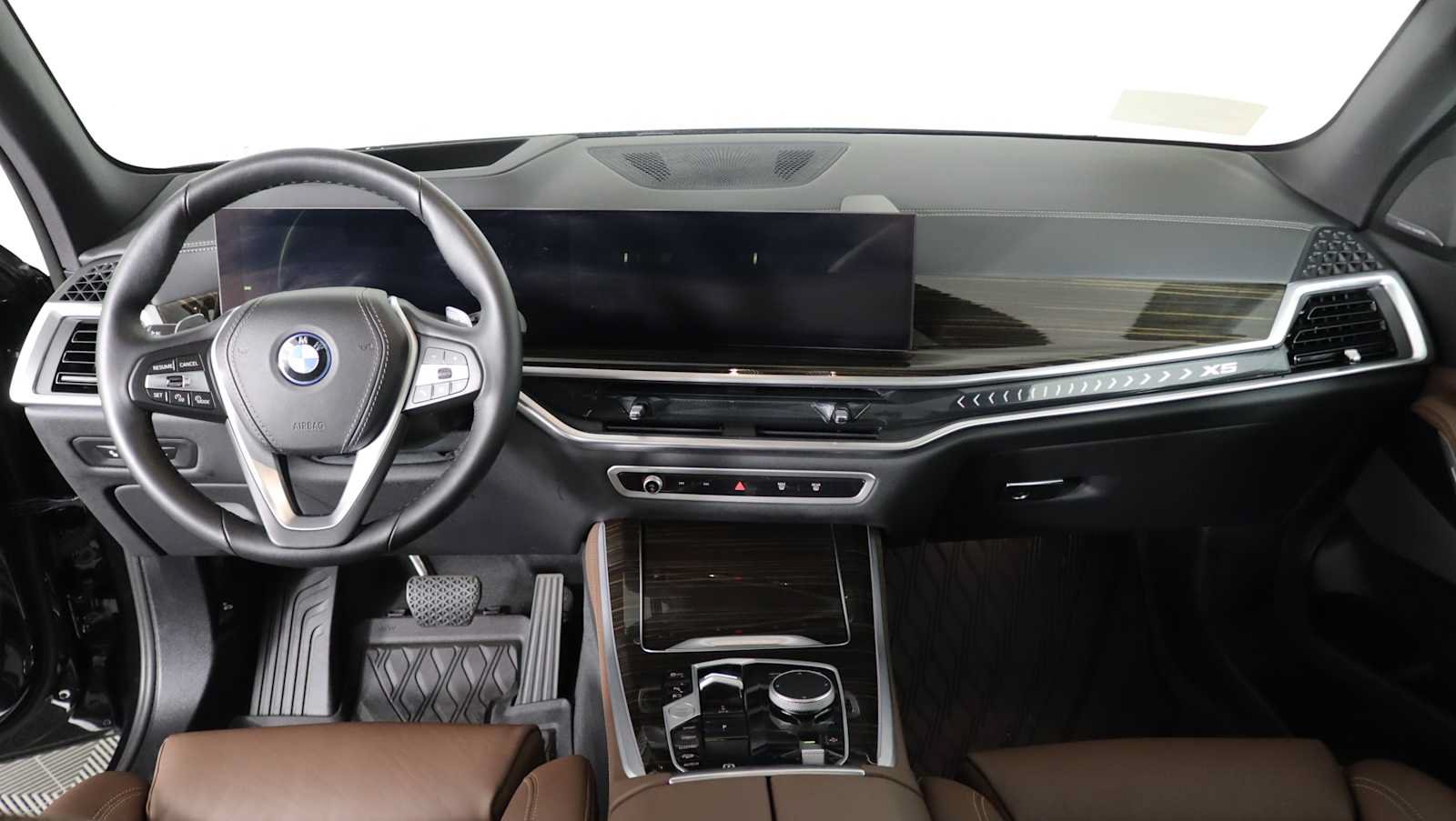 Used 2025 BMW X5 xDrive50e w/ Premium Package AWD/4WD image 14