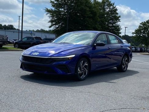 New 2025 Hyundai Elantra Sport FWD image 4