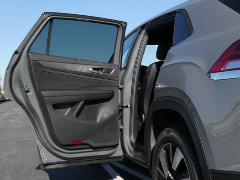 Used 2026 Volkswagen Atlas Cross Sport SE AWD/4WD image 39