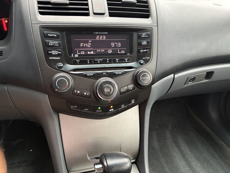 Used 2004 Honda Accord EX image 10