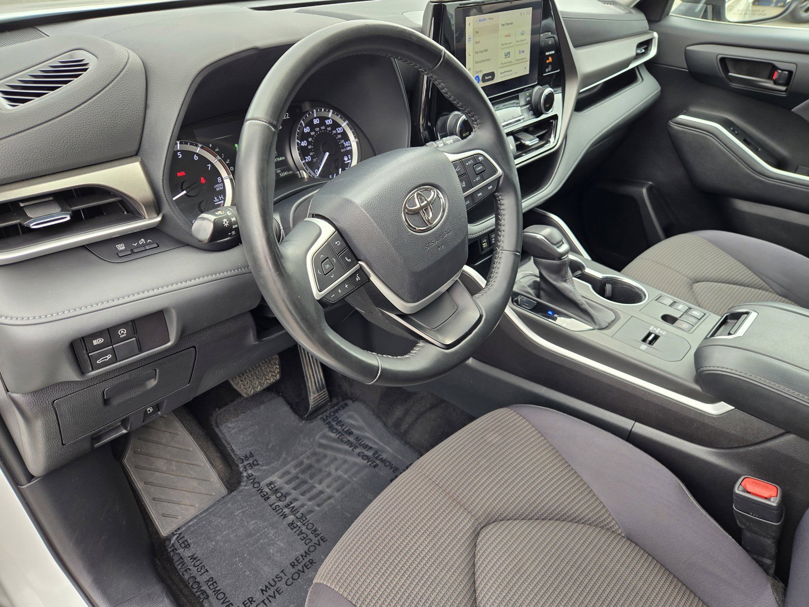 Used 2023 Toyota Highlander LE FWD image 10