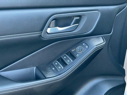 Certified 2025 Nissan Rogue SL AWD/4WD image 12
