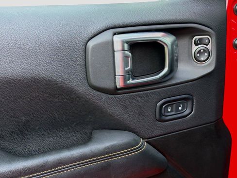 Used 2025 Jeep Wrangler Unlimited Sahara AWD/4WD image 21