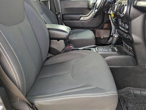 Used 2016 Jeep Wrangler Unlimited Rubicon w/ Connectivity Group AWD/4WD image 19