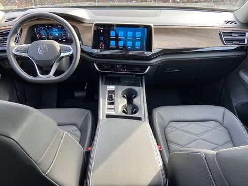 Used 2025 Volkswagen Atlas SE image 13