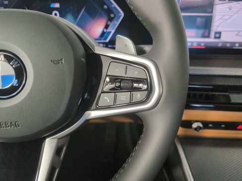 Used 2025 BMW 330i Sedan w/ M Sport Package image 25