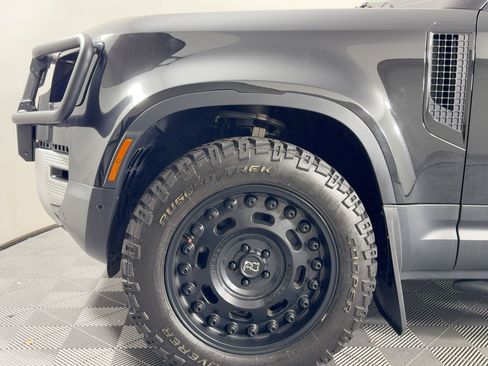 Used 2023 Land Rover Defender 110 S image 11