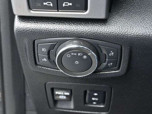 Used 2018 Ford F150 Platinum w/ Equipment Group 701A Luxury image 29