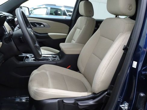 Used 2023 Chevrolet Traverse LS image 10