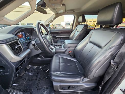 Used 2024 Ford Expedition Max XLT image 16