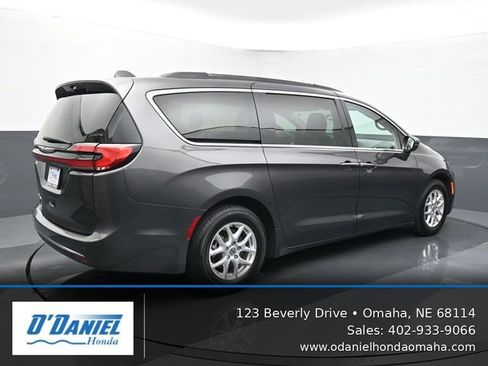 Used 2022 Chrysler Pacifica Touring-L FWD image 6