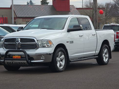 Used 2017 RAM 1500 Classic SLT w/ SLT Plus D￩cor Group image 8